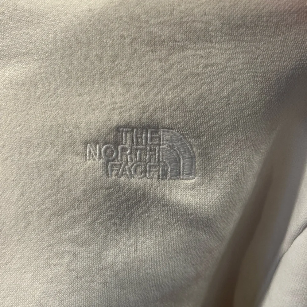Men’s North Face Cream sweatshirt Medium crewneck